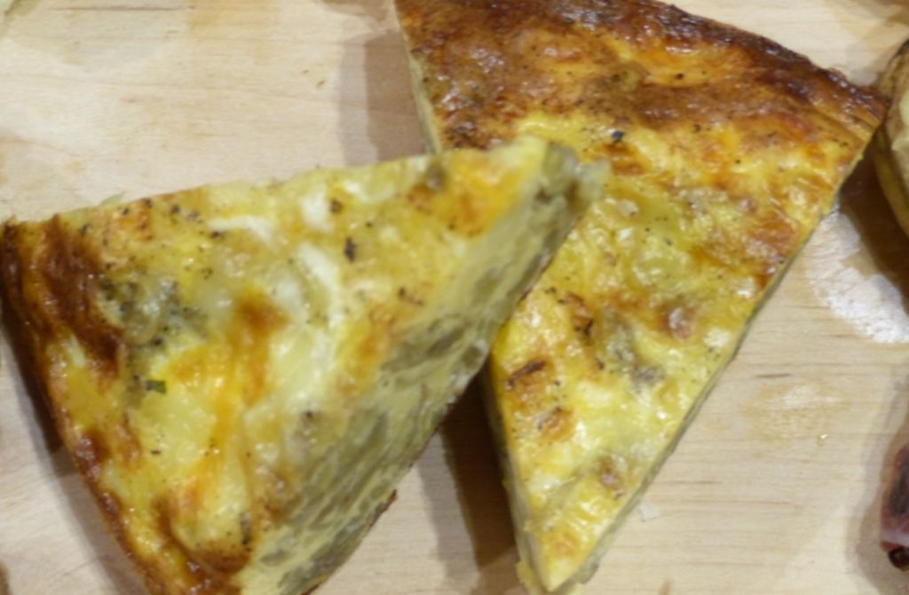 Pastel de alcachofas y langostinos