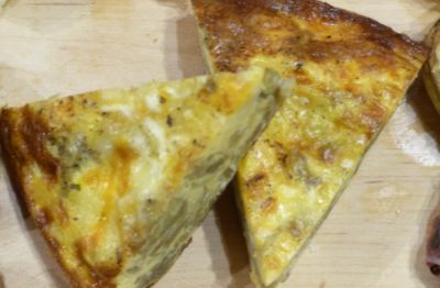 Pastel de alcachofas y langostinos