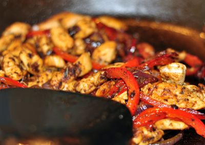 Pechuga de pollo salteada a la naranja