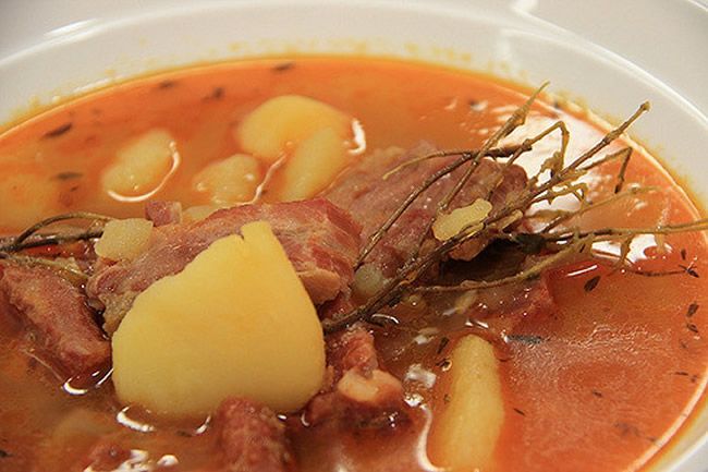 Patatas guisadas con carne