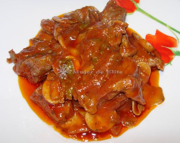 Ternera estofada con champiñones