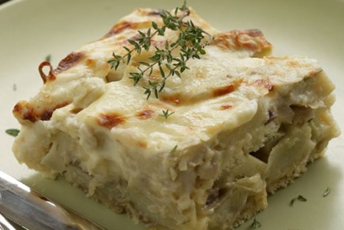 Alcachofas con bechamel de jamón