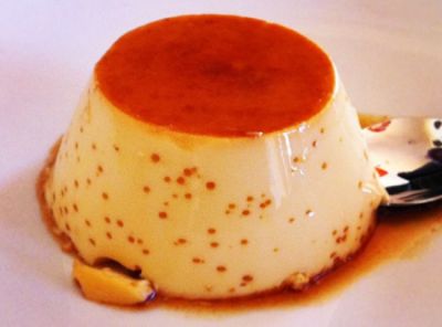 Flan con salsa de caramelo