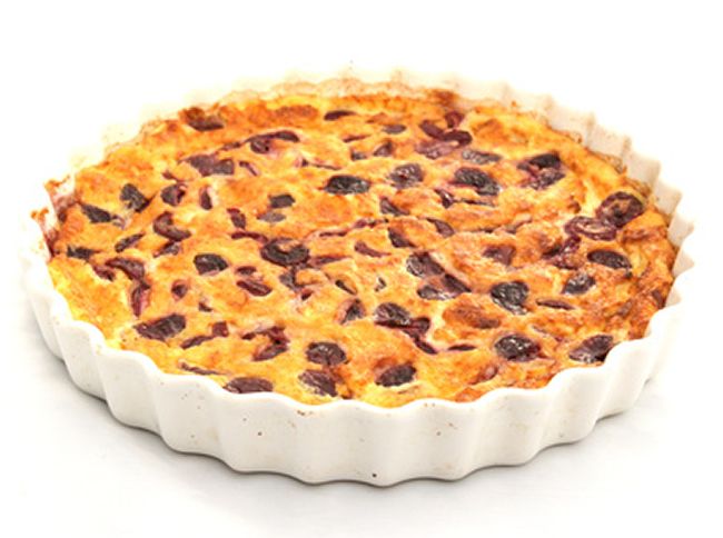 Pastel clafoutis de cerezas y almendra