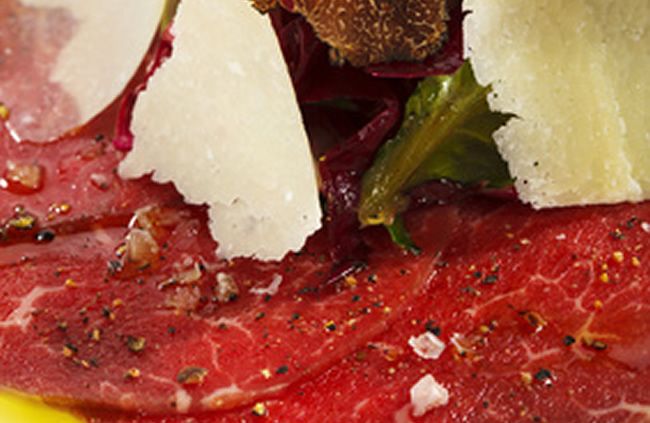 Carpaccio de solomillo con salsa de anchoas