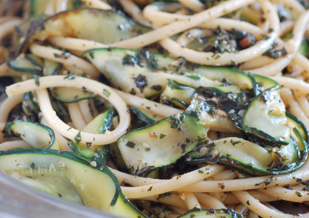 Espaguetis con verduras salteadas