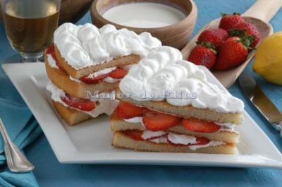 Tarta rápida de fresas con nata