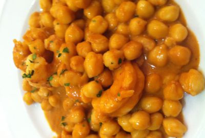 Garbanzos con langostinos