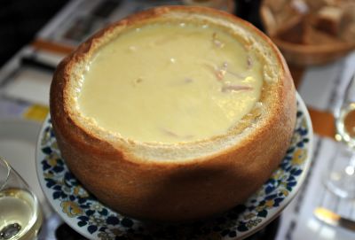 Fondue de queso en pan payés