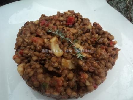 Lentejas con calamares y champiñones
