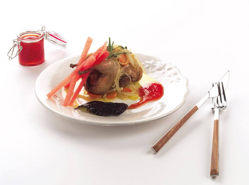 Codorniz marinada con mermelada de sandía