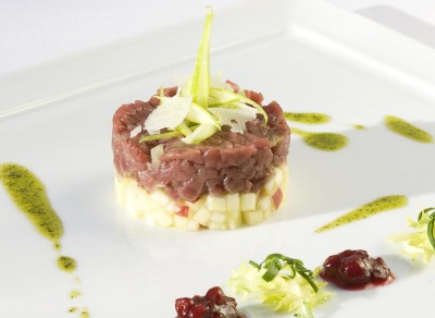 Tartar de ciervo con manzana asada