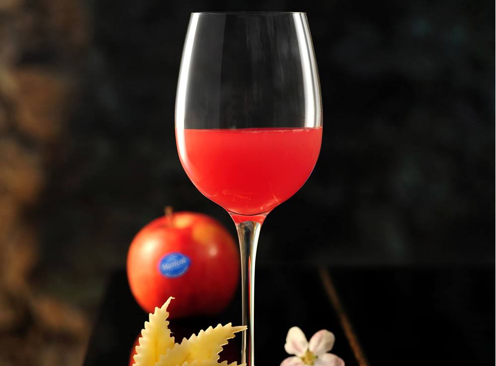 Cóctel aromático de manzana sin alcohol