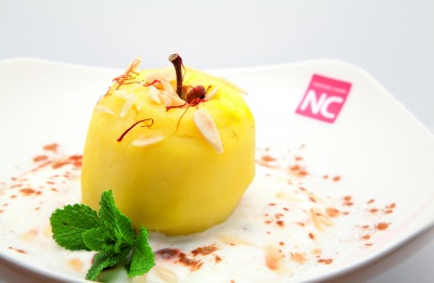 Postre de manzana con yogur y almendra bajo en calorías