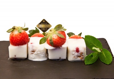 Helado de yogur con fresas y nueces light