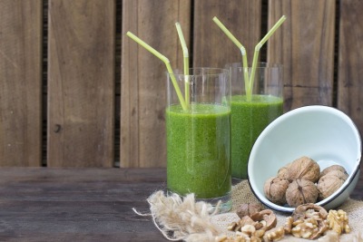 Batido verde con nueces