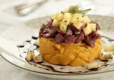 Timbal de pato con puré de boniato, kiwi y reducción de pedro ximénez