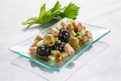 Aceitunas aliñadas con manzana, nueces y foie al cava