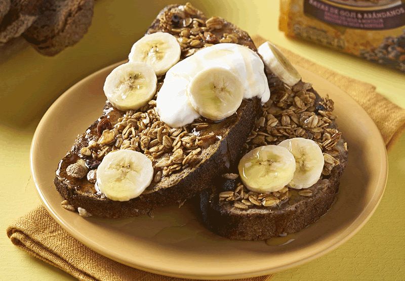 Tostadas francesas con muesli y plátano