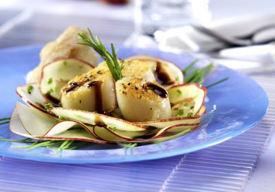 Carpaccio de manzana con vieiras