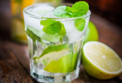 Agua detox de lima y pepino