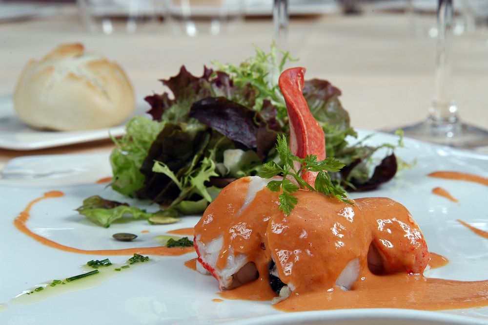 Ensalada de bogavante y vinagreta de coral