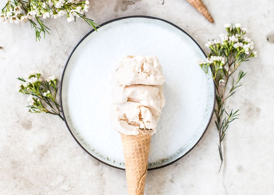 Helado de manzana caramelizada