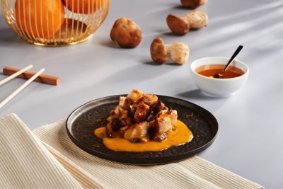 Lomo de conejo con setas en salsa de naranja y miel