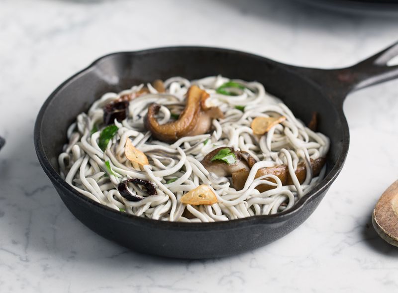 Gulas con setas al ajillo