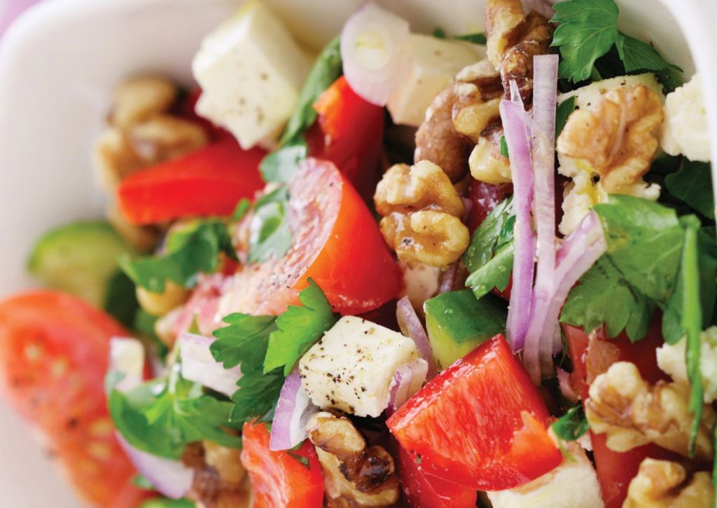 Ensalada griega con nueces