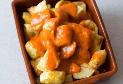 Patatas bravas de chorizo