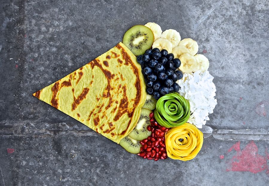 Tortitas de aguacate con frutas