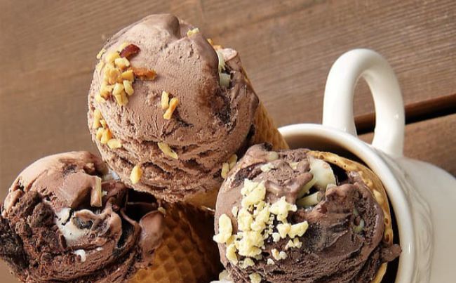 Helado de chocolate y nueces sin azúcar