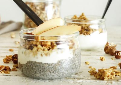 Granola de avena y manzana con pudding de chía