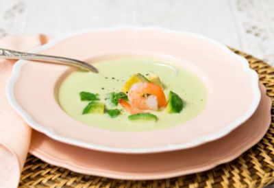 Sopa de aguacate y langostinos