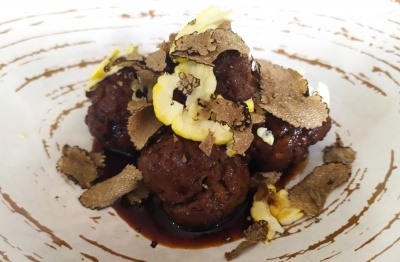 Albóndigas de cordero, castañas y trufa