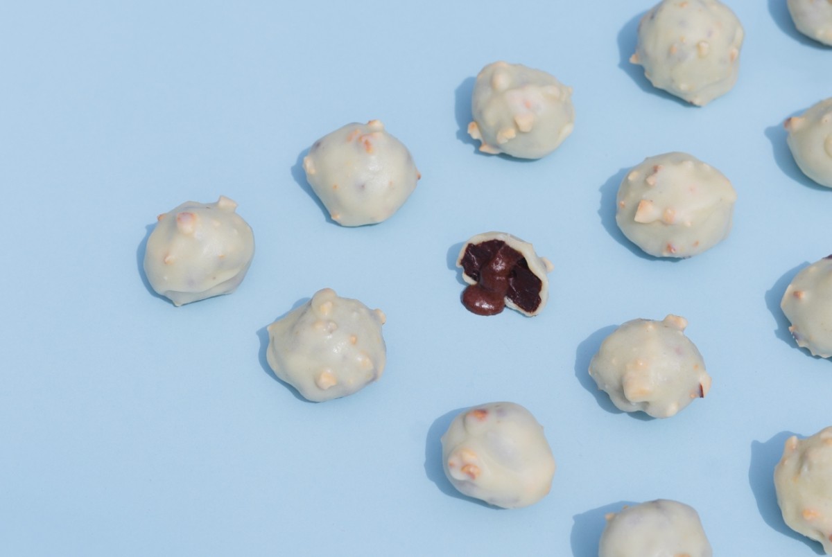 Bombones de chocolate con frambuesas al ron