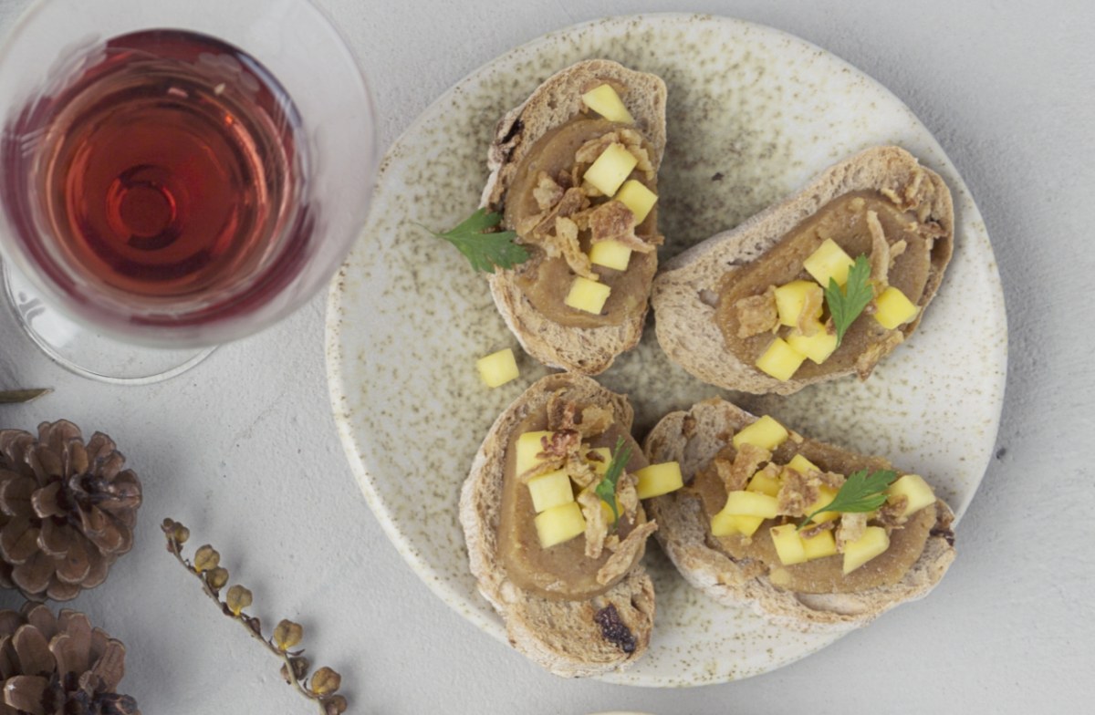 Canapés de turrón de foie, cebolla frita y mango thermomix