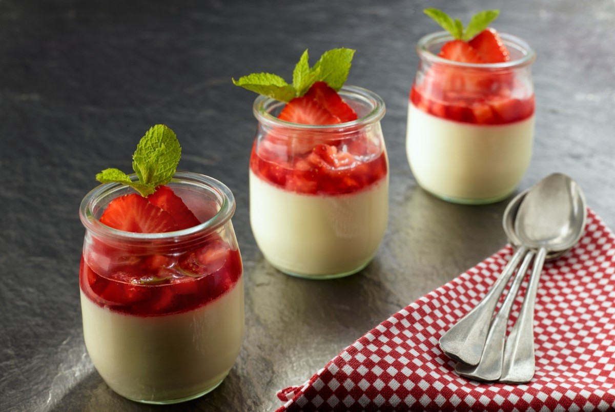 Panacota panna cotta de limón y fresas