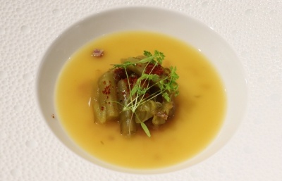 Consomé de jamón ibérico con borraja