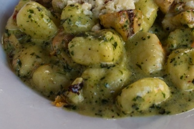 Ñoquis o gnocchi de castaña a la granada