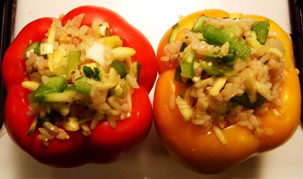 Pimientos rellenos de arroz y verduras