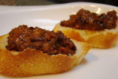 Tostadas con tapenade