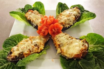 Berenjenas rellenas con setas, jamón y gambas