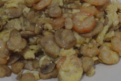 Revuelto de setas y gambas