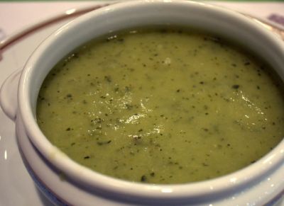 Crema de calabacín y espinacas al roquefort