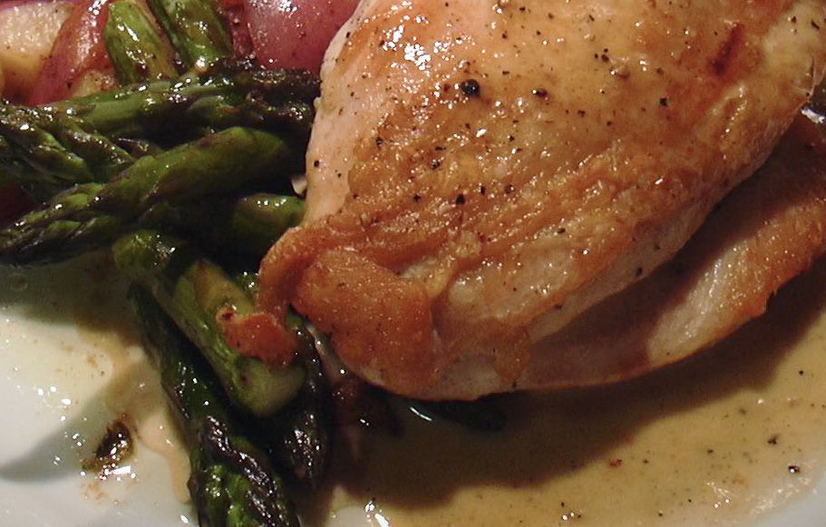 Pollo asado con espárragos