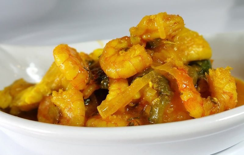 Salteado de verduras con gambas