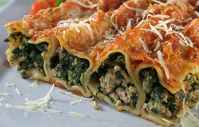 Canelones de espinaca, pasas y piñones