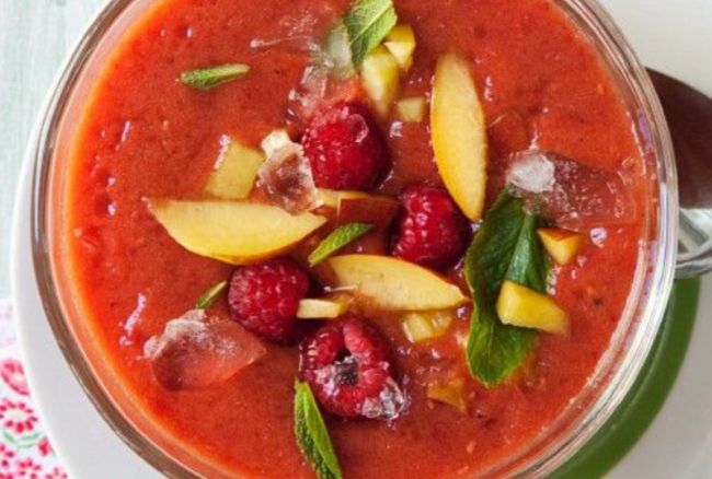 Sopa de frutas del bosque